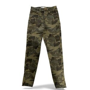 ZARA • Camo Skinny‎ Pant - 6 Distressed Women’s Jeans
